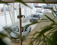 Російський автопром оголосив про повну зупинку виробництва