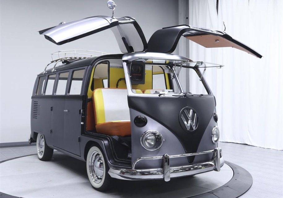 Хиппибас Volkswagen превратили в машину из Назад в будущее
