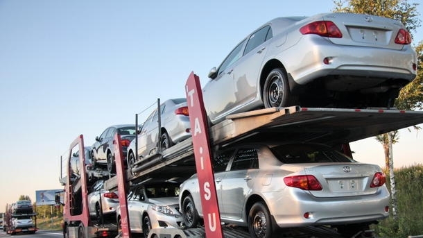 Кабмін хоче вводити спецмита на авто з ЄС для підтримки вітчизняного виробника Кабмін хоче вводити спецмита на авто з ЄС для підтримки вітчизняного виробника