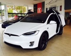 Маск розповів подробиці про електромобіль Tesla Model 3 з двома моторами