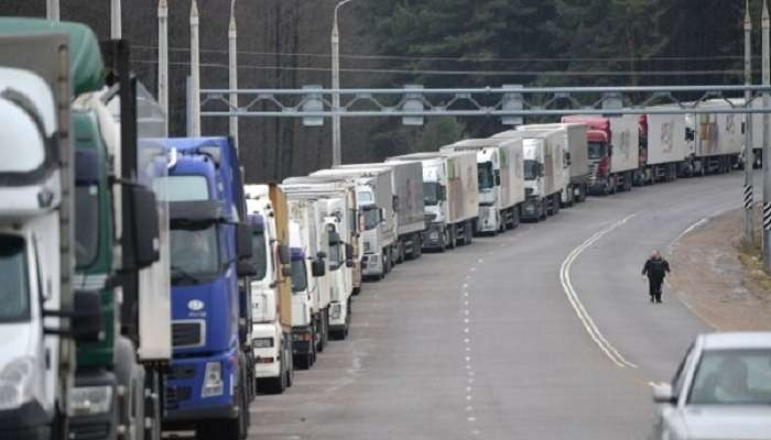 Півсотні українських вантажівок не пропускають через російсько-білоруський кордон Півсотні українських вантажівок не пропускають через російсько-білоруський кордон
