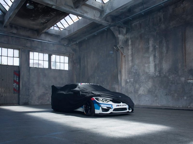 В сети опубликовали тизер гоночного BMW M4