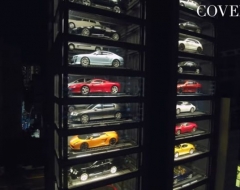У Сінгапурі відкрили автомат з продажу елітних автомобілів: з’явилося яскраве відео