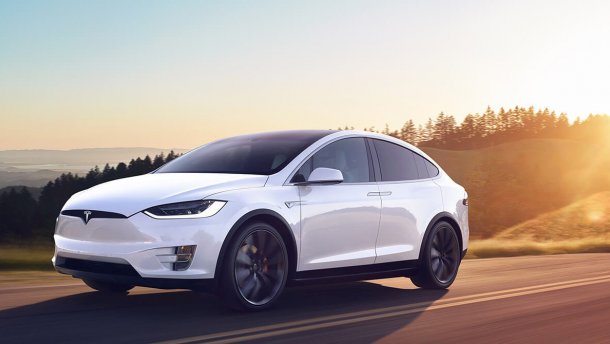 Tesla відкликає 11 тисяч автомобілів Model X