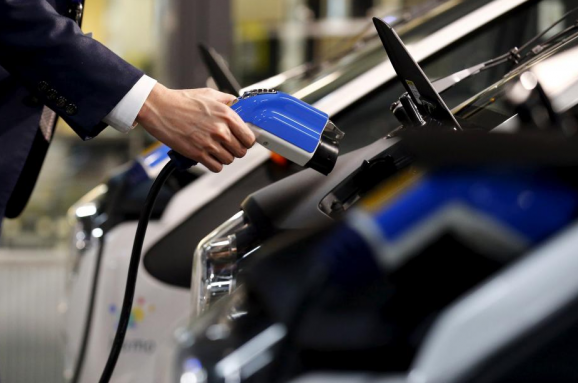 Toyota до 2022 створить електромобіль, який заряджатиметься за кілька хвилин