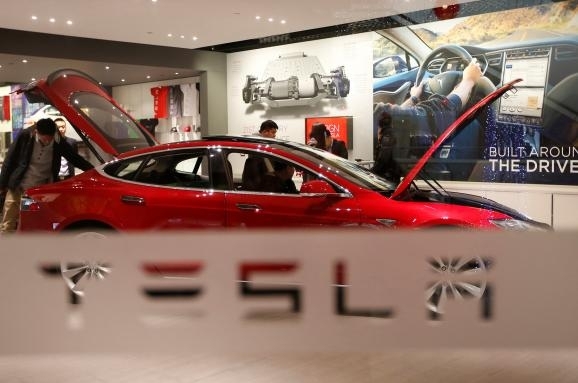 Tesla офіційно заявила про випуск оновлених електромобілів Model S і Model X