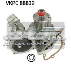 Насос системи охолодження VKPC88832 SKF