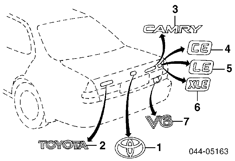 Эмблема крышки багажника (фирменный значок) на Toyota Camry V20