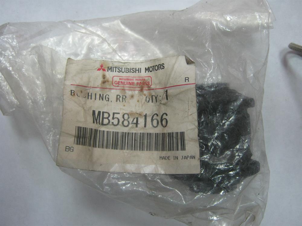 MB584166 Mitsubishi bloco silencioso da barra panhard (de suspensão traseira)