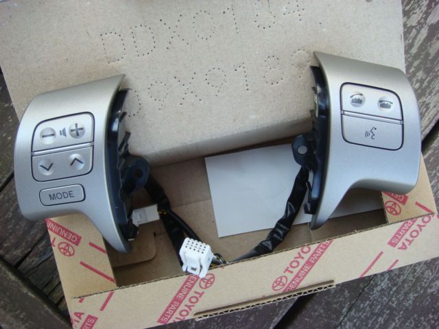 Блок кнопочных переключателей рулевого колеса на Toyota Corolla E15