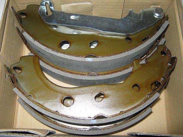 Sapatas do freio traseiras de tambor para Mazda 3 (BK12)