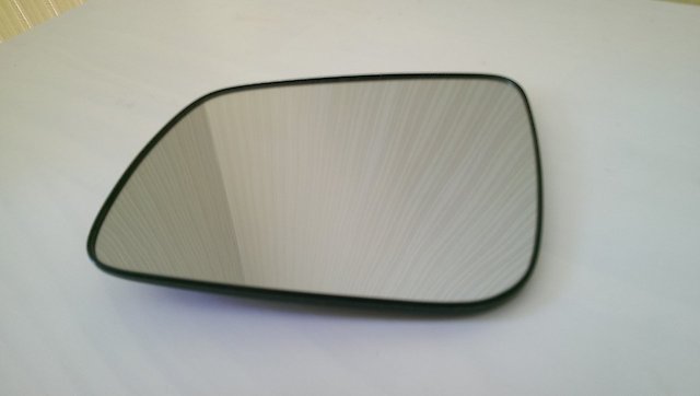 Зеркальный элемент зеркала заднего вида левого на Mitsubishi Lancer X 