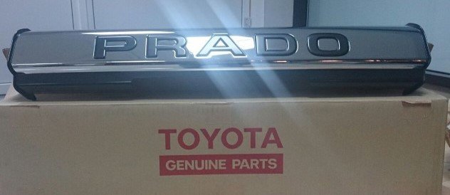 5243560051 Toyota placa sobreposta central do pára-choque dianteiro
