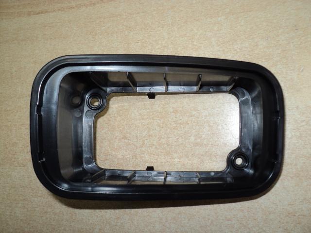 Купить MR379312 Mitsubishi Кронштейн задней противотуманной фары правый