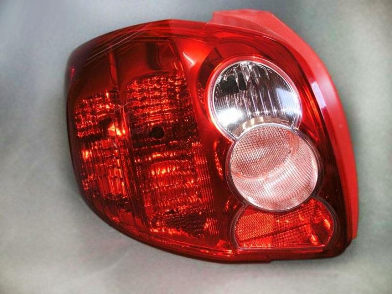 Lanterna traseira esquerda para Toyota Auris (E15)