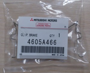 4605A466 Mitsubishi комплект пружинок крепления дисковых колодок передних