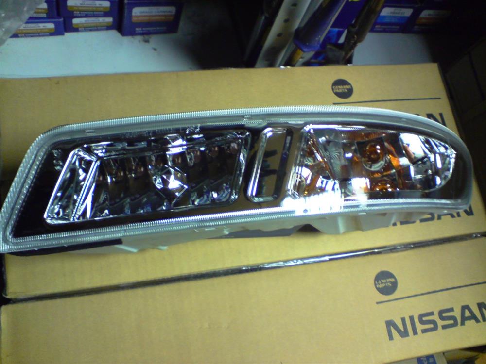 Pisca-pisca direito para Nissan Almera (B10RS)