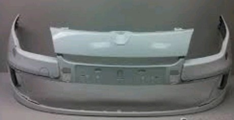 Передний бампер на Renault Fluence B3