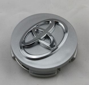 Колпак колесного диска на Toyota Corolla E15