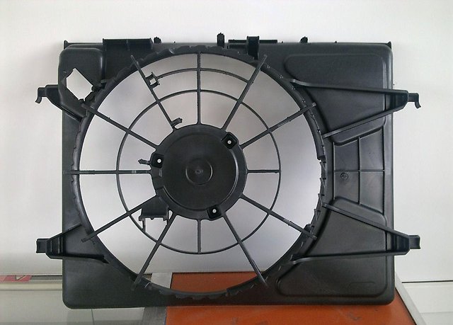 Диффузор радиатора охлаждения на Hyundai I30 FD