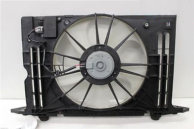 Вентилятор (крыльчатка) радиатора охлаждения левый на Toyota Auris UKP 