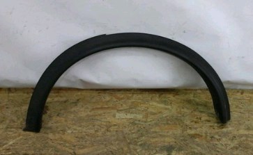 Expansor esquerdo (placa sobreposta) de arco do pára-lama traseiro para Nissan JUKE (F15E)