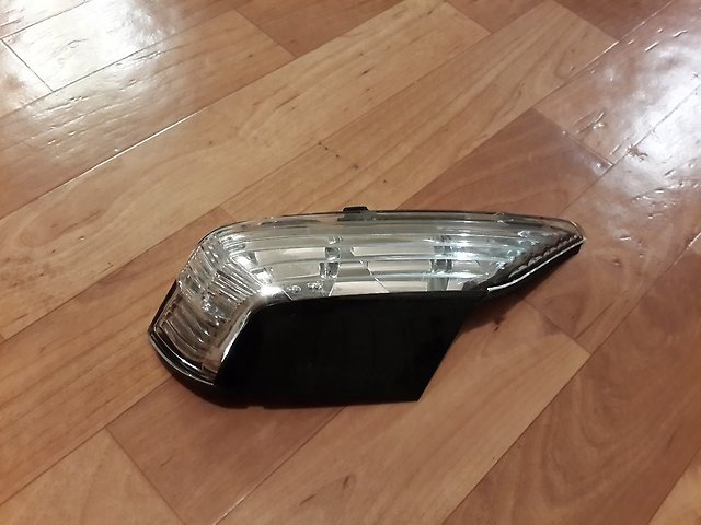 Указатель поворота зеркала правый 84401AG021 Subaru