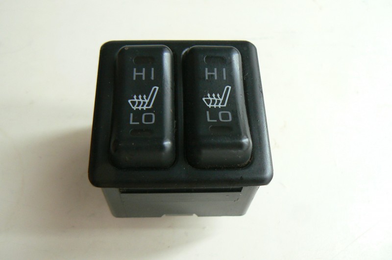 Кнопка включения обогрева сиденья на Mitsubishi Lancer X 