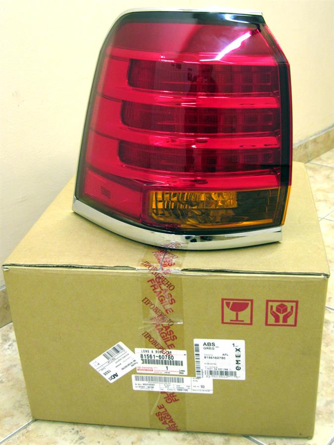 8156160780 Toyota lanterna traseira esquerda externa