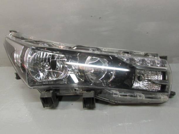 Luz direita 8113002E70 Toyota