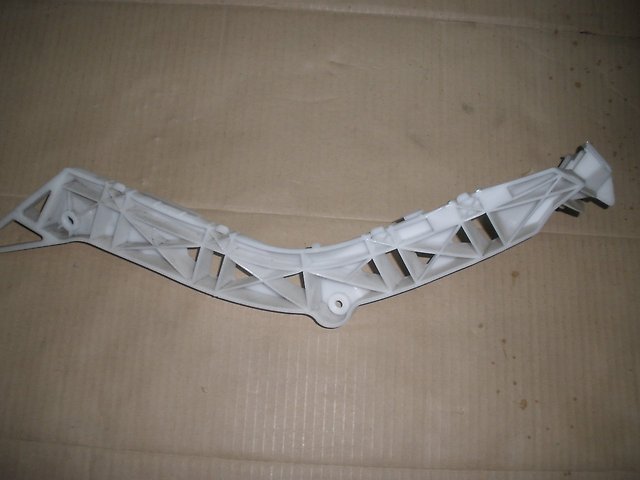 Guia esquerda do pára-choque traseiro para Mazda 3 (BK14)