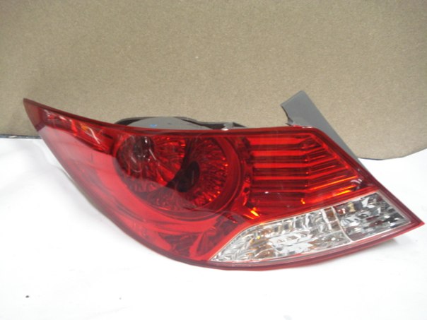 Vidro da luz traseira esquerda para Hyundai SOLARIS (SBR11)