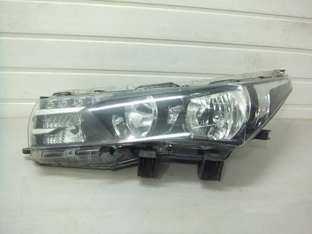 Luz esquerda 8117002E71 Toyota