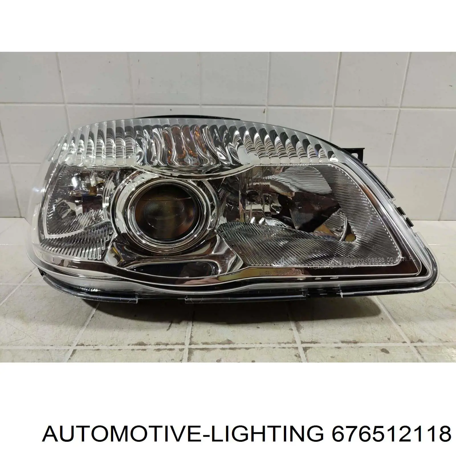  676512118 Automotive Lighting