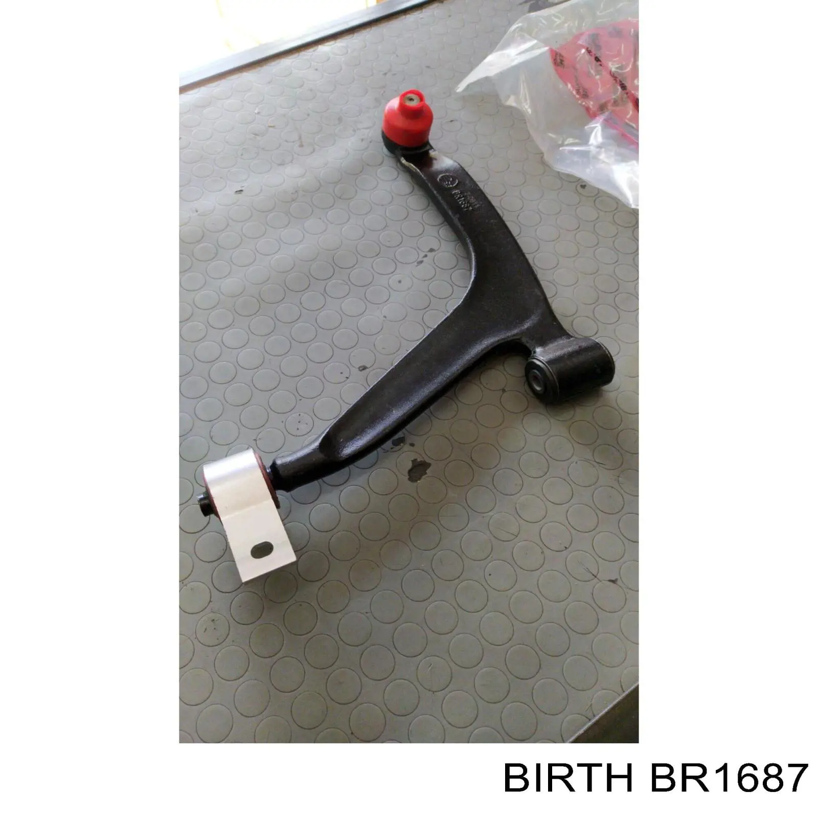 Левый рычаг передней нижней подвески Birth BR1687 цена, от 49.15 USD
