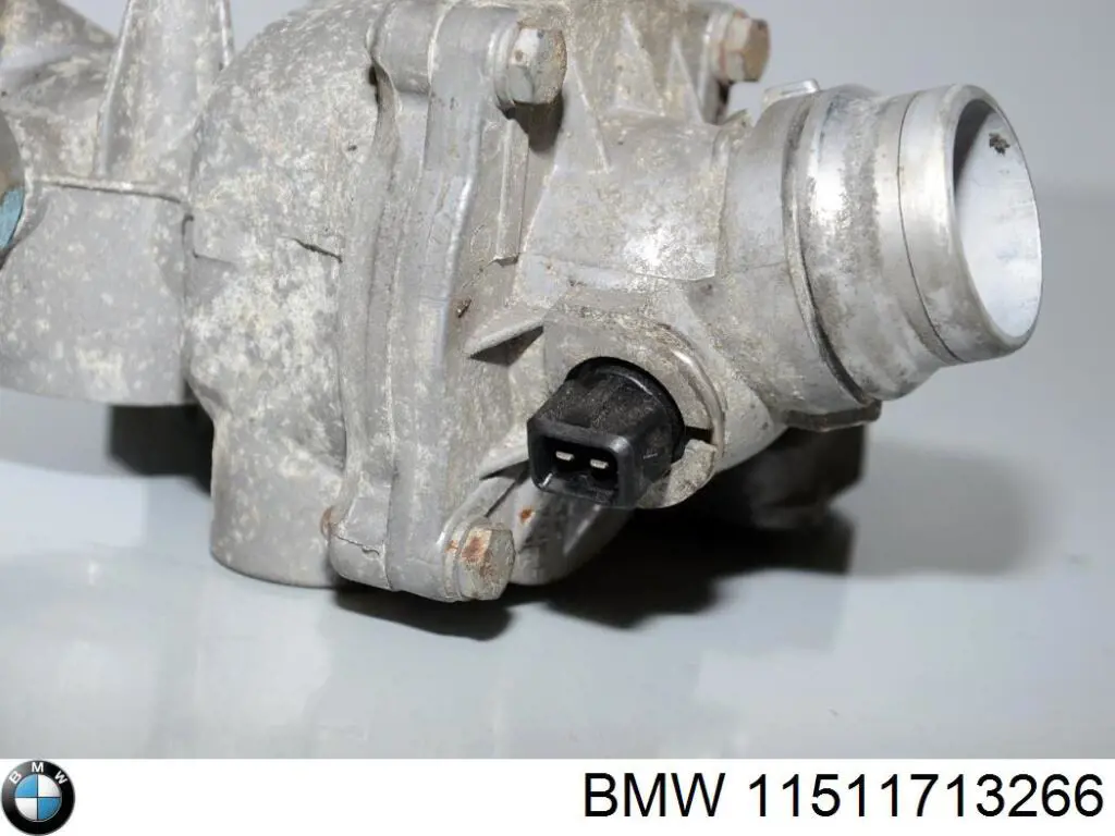11511713266 BMW Насос водяной