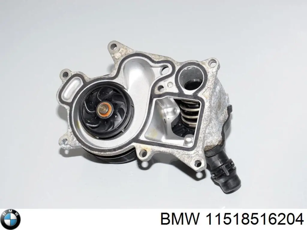 11518516204 BMW Насос водяной