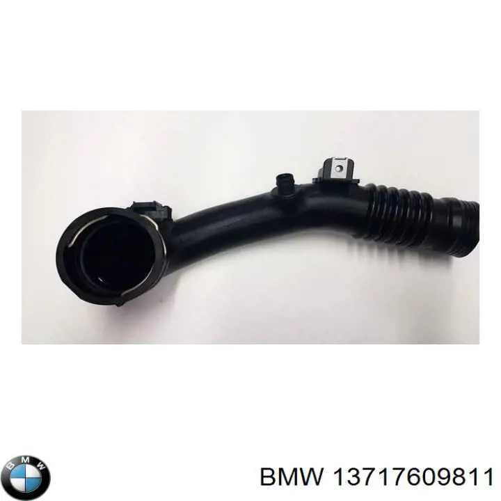 13717609811 BMW шланг (патрубок интеркуллера верхний левый)