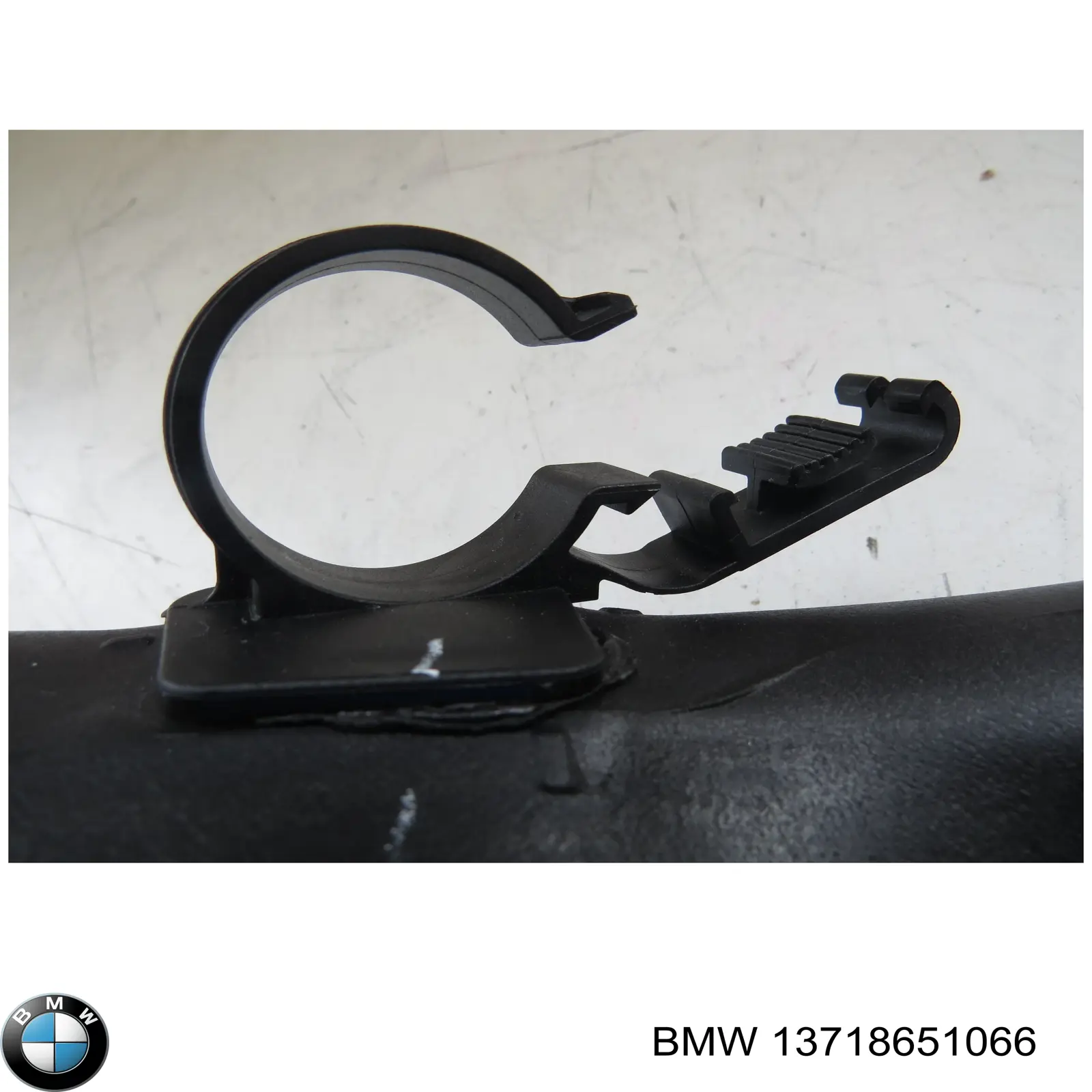 Tubo flexible de aire de sobrealimentación, a turbina 13718651066 BMW