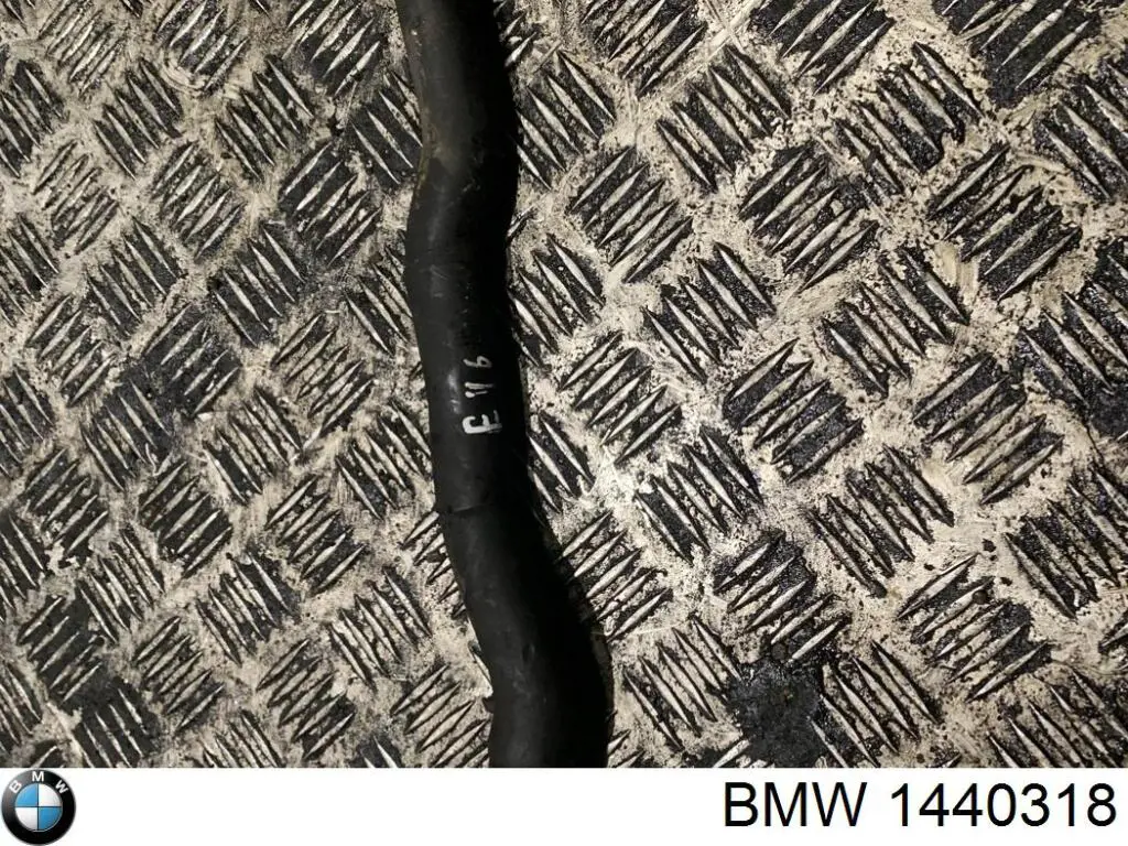 Патрубок вентиляции картерных газов 1440318 BMW