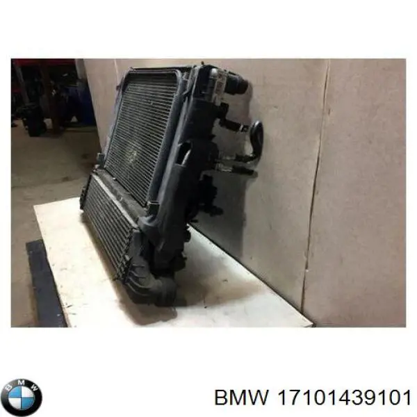 Радиатор охлаждения BMW 17101439101