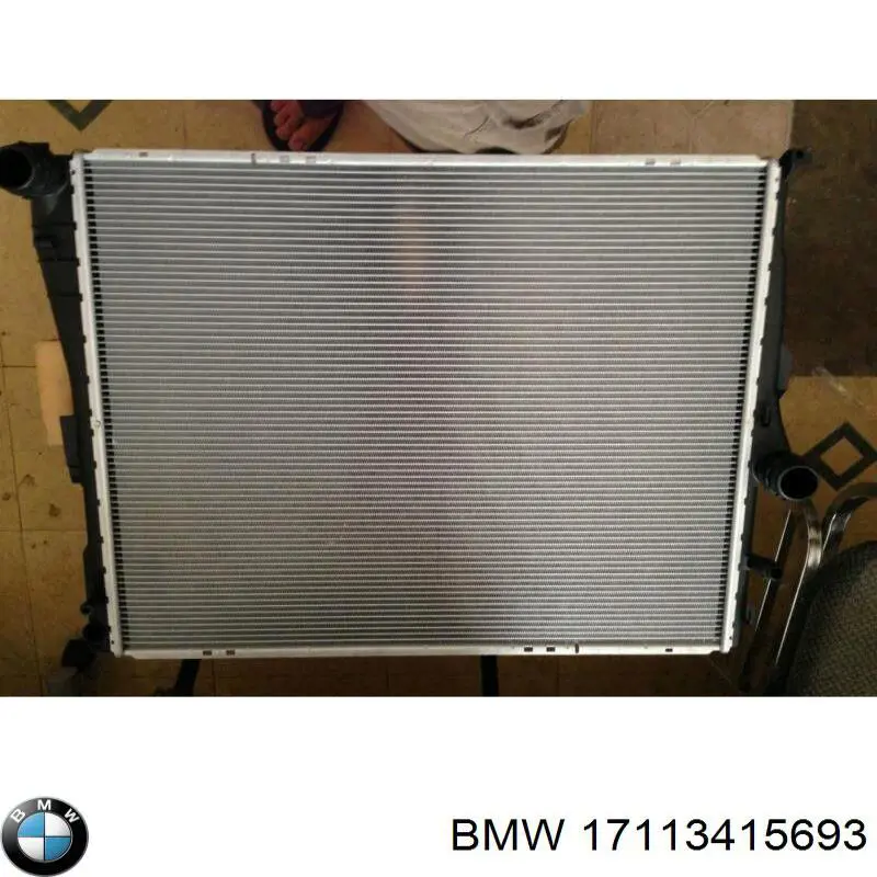 Радиатор 17113415693 BMW