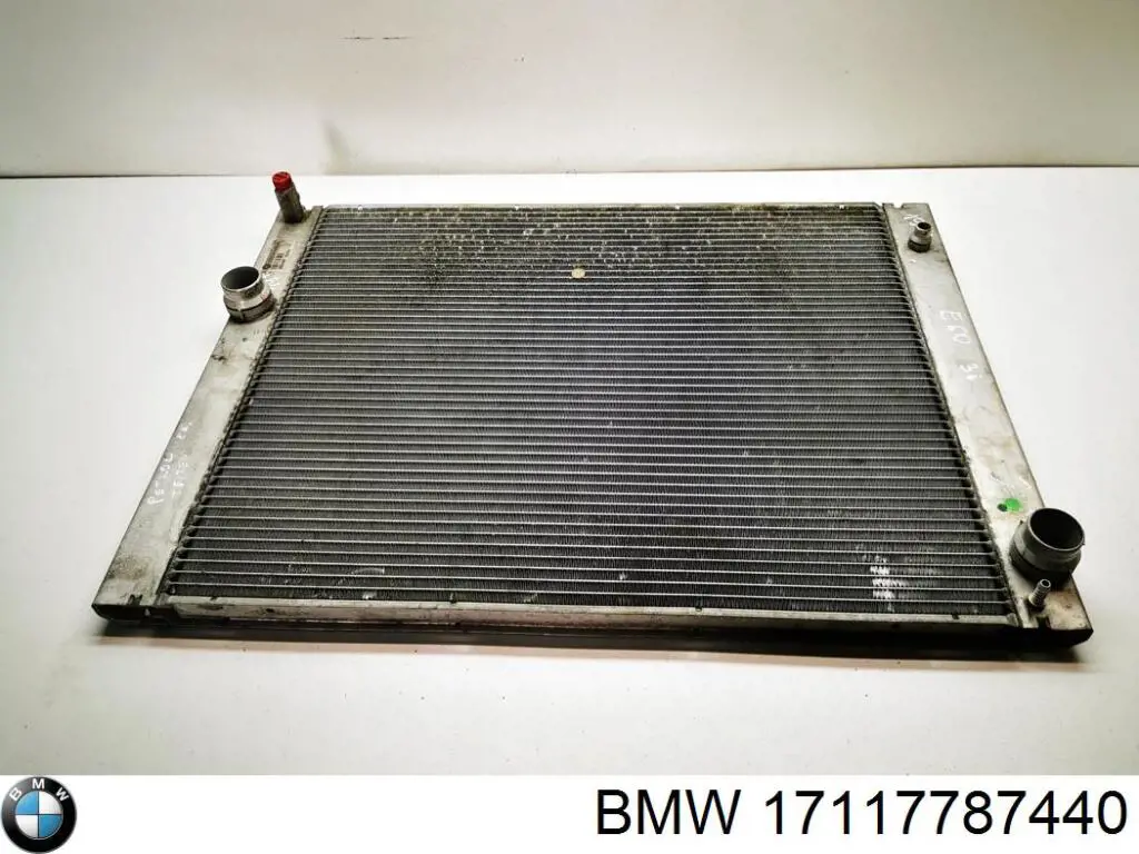 Радиатор 17117787440 BMW
