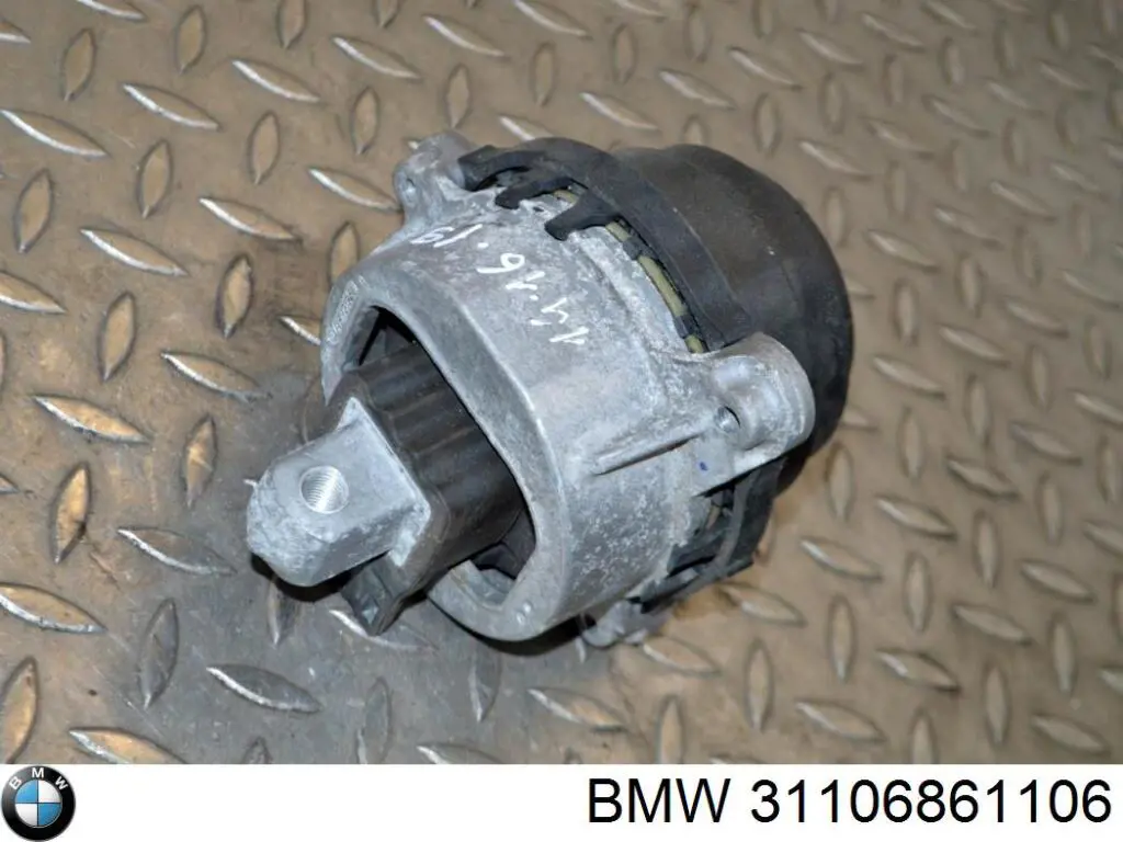 Балка передней подвески BMW 31106861106