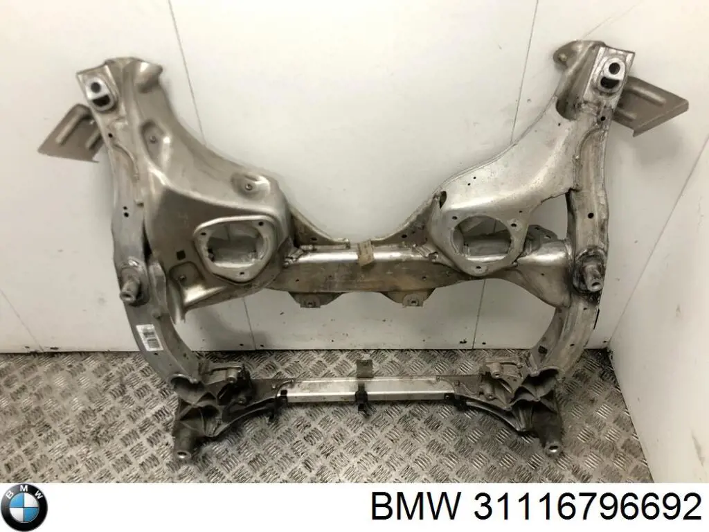 Подрамник передний 31114068617 BMW