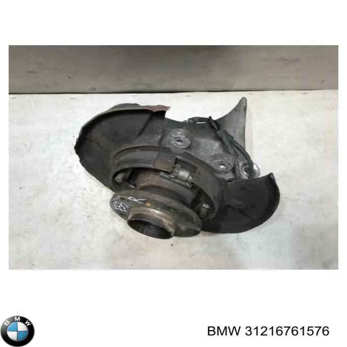 Цапфа передняя правая 31216761576 BMW