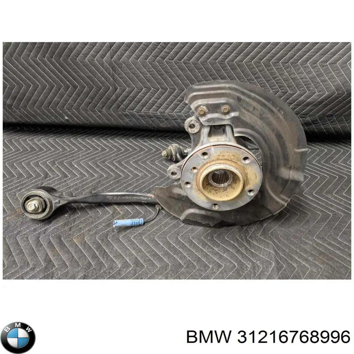 Цапфа (поворотный кулак) передний правый 31216768996 BMW