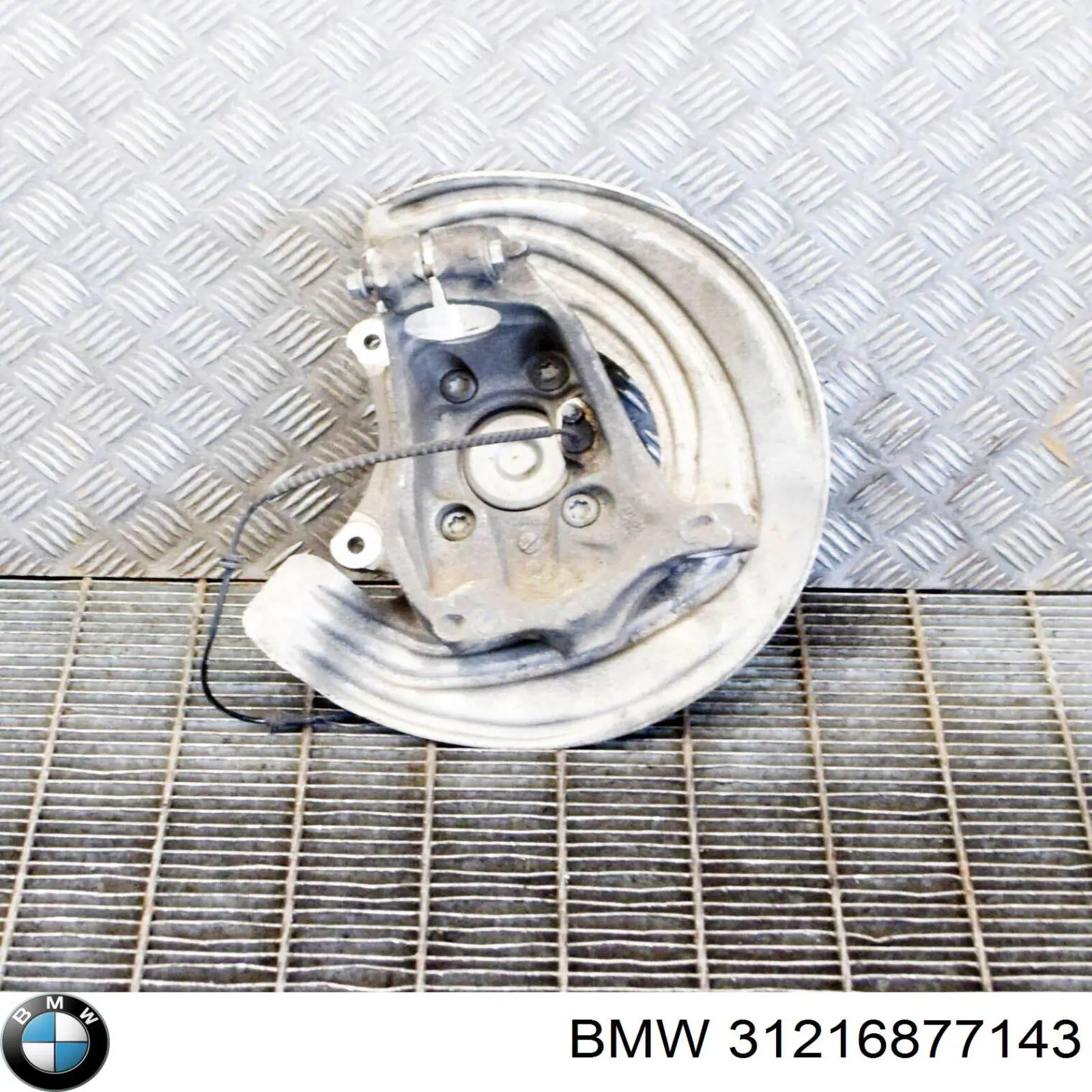 Цапфа (поворотный кулак) передний левый BMW 31216877143 цена, от 304.06 USD