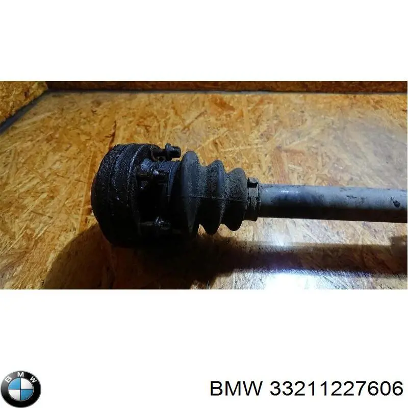 Купить 33211227606 BMW Приводной вал задний