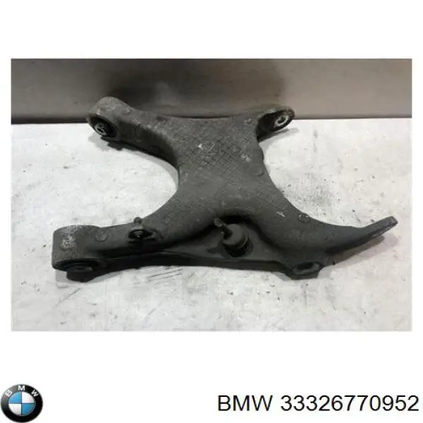Рычаг задней подвески нижний правый 677095407 BMW